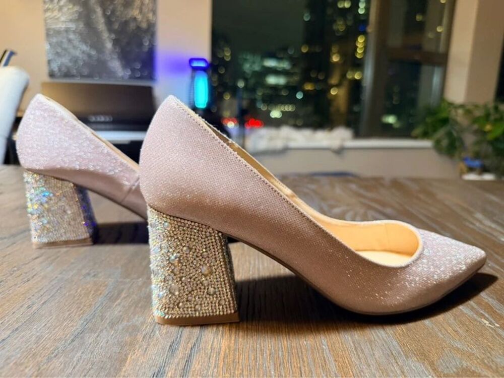 Gorgeous crystal glitter sparkle, Betsey Johnson size 8 Bling chunky heels.